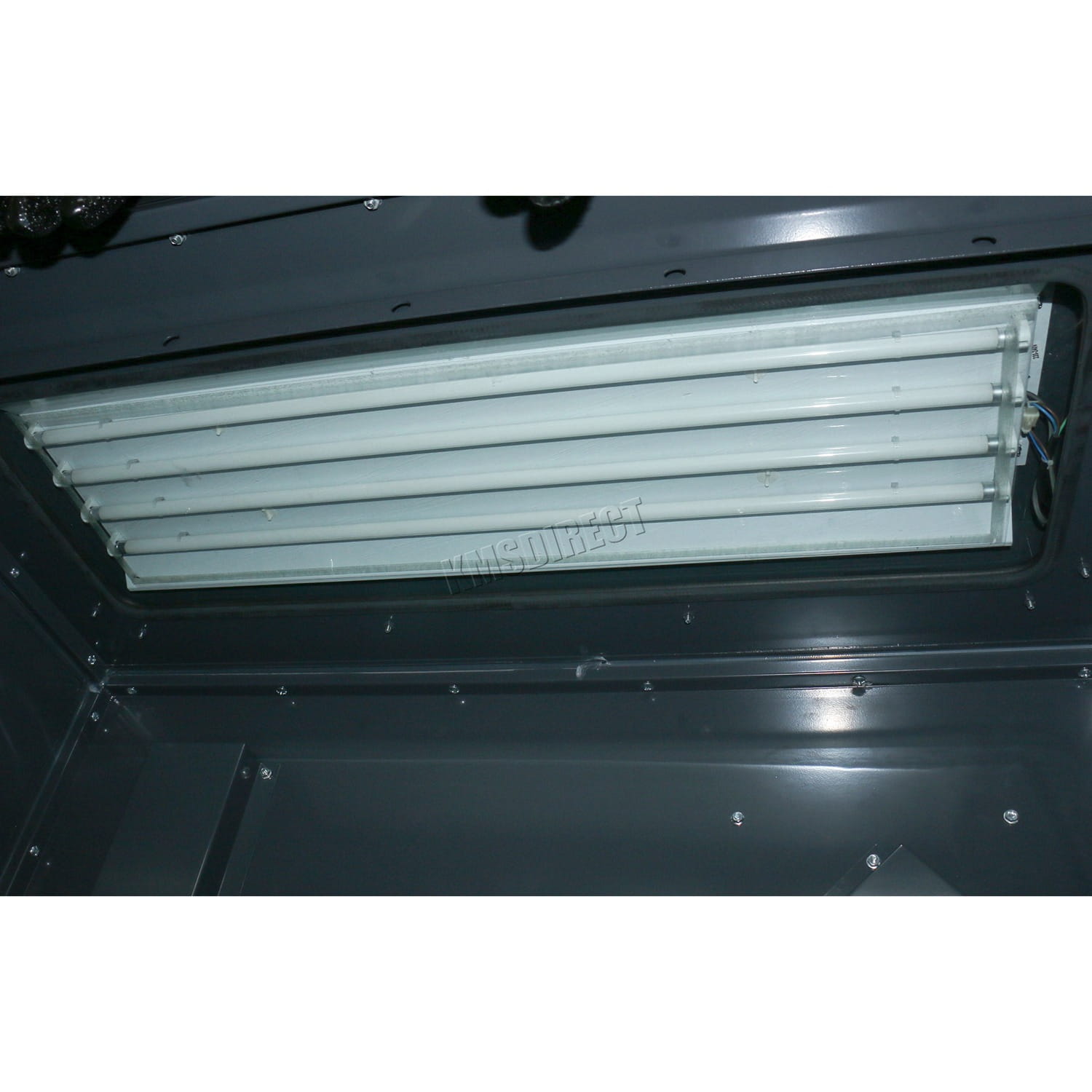 Roof light system of a sandblasting machine